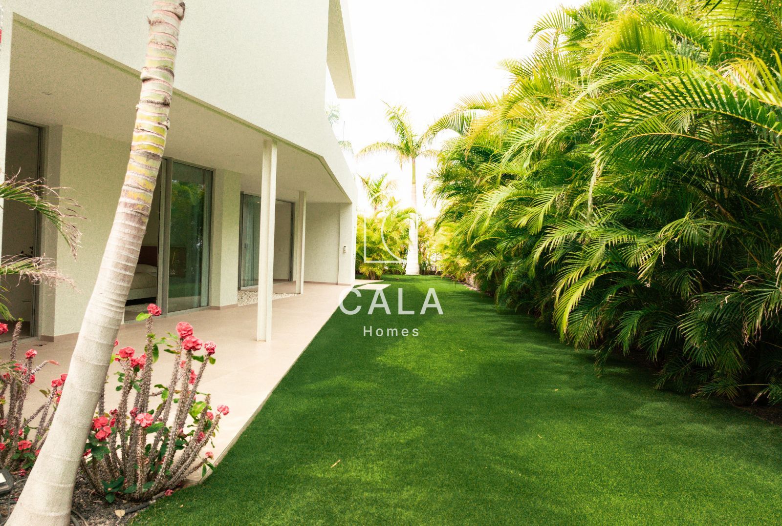 Villa de Lujo en el Campo de Golf de Abama -  Diseño Exclusivo y Vistas al Mar
