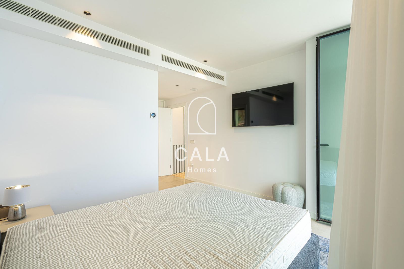 Exclusiva Villa Moderna en Venta en Abama Golf Resort con vistas panorámicas al océano Atlántico.