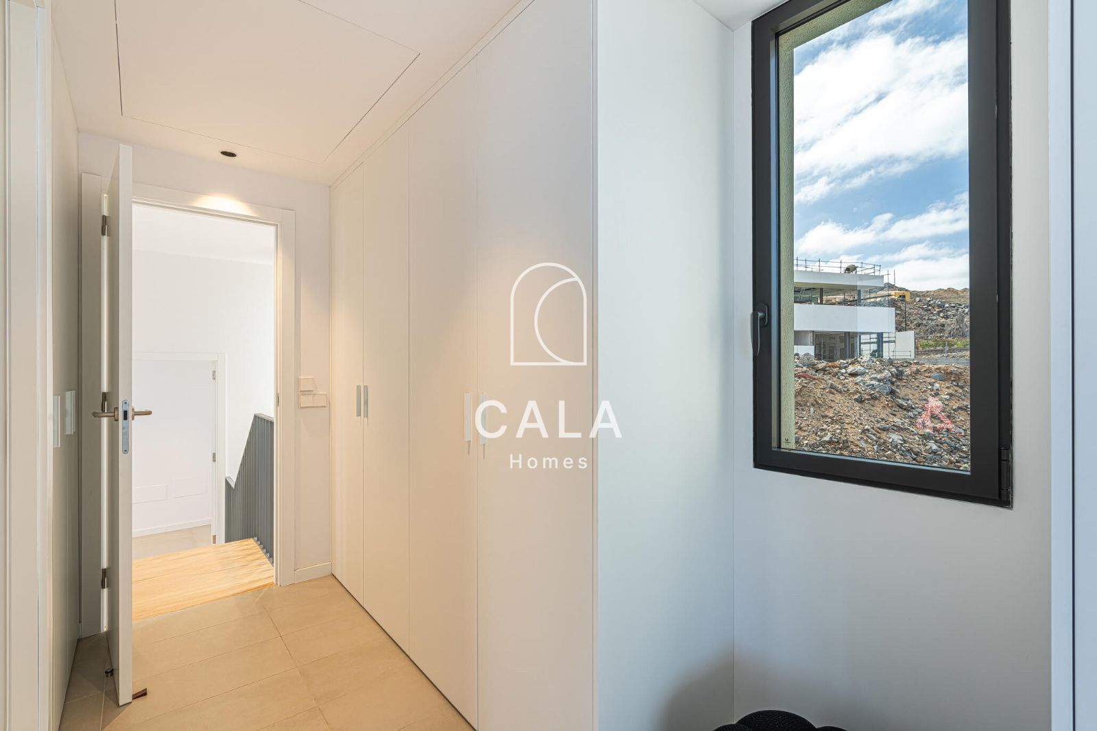 Exclusiva Villa Moderna en Venta en Abama Golf Resort con vistas panorámicas al océano Atlántico.