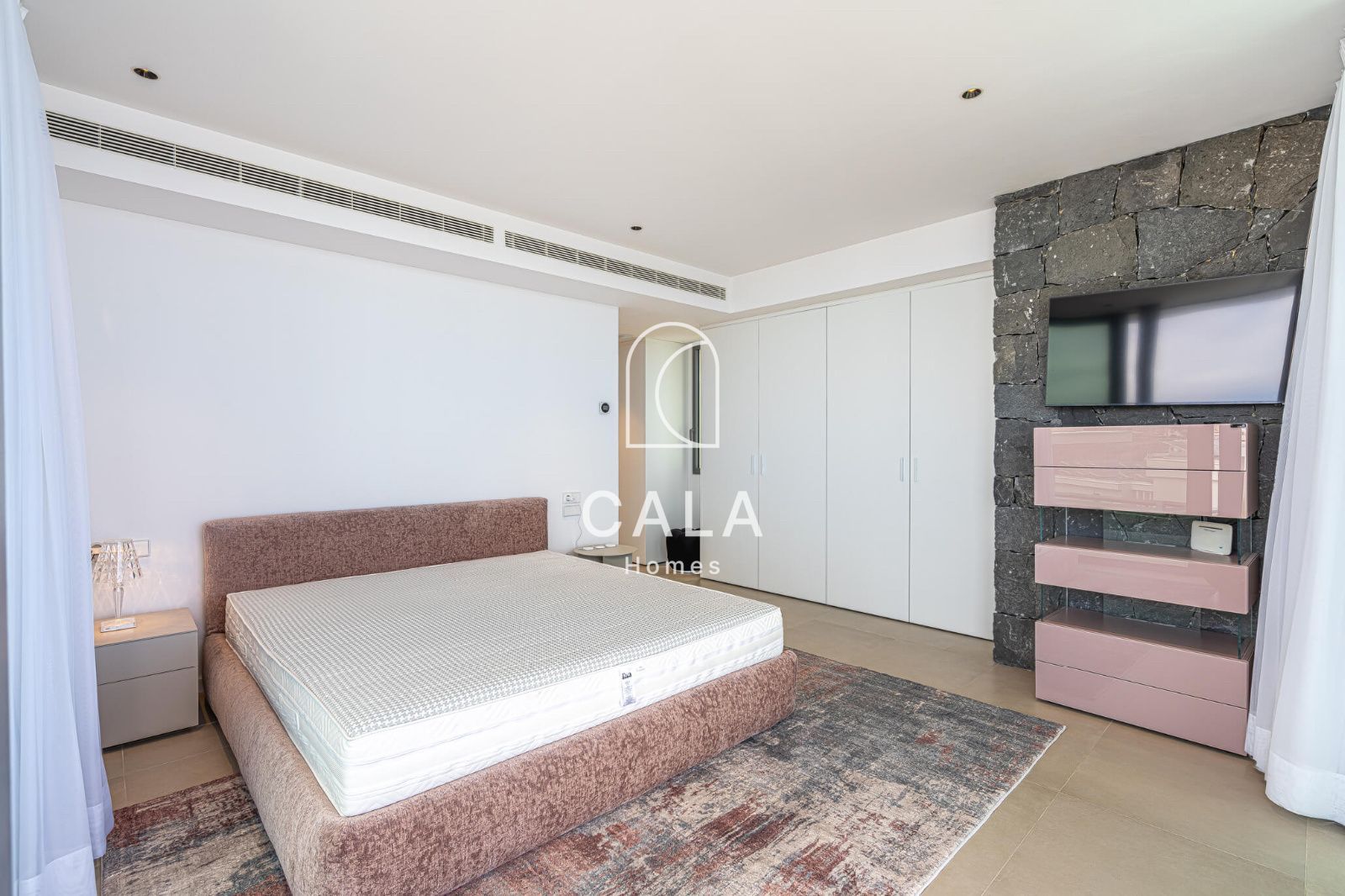 Exclusiva Villa Moderna en Venta en Abama Golf Resort con vistas panorámicas al océano Atlántico.