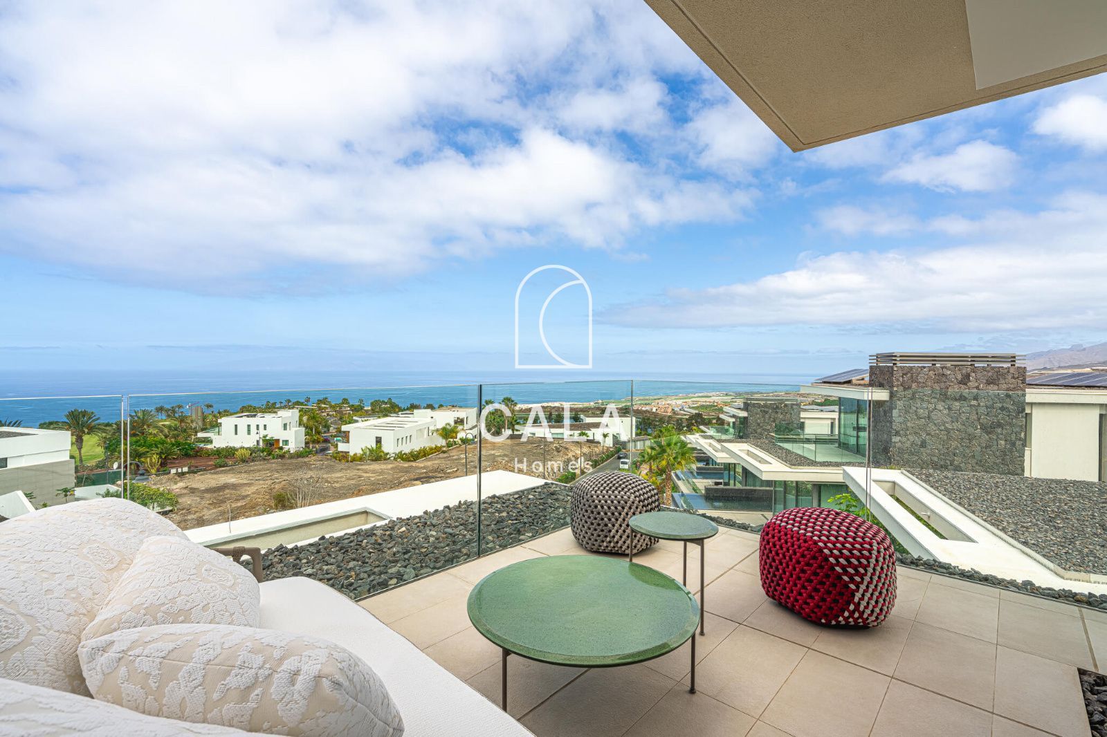 Exclusiva Villa Moderna en Venta en Abama Golf Resort con vistas panorámicas al océano Atlántico.