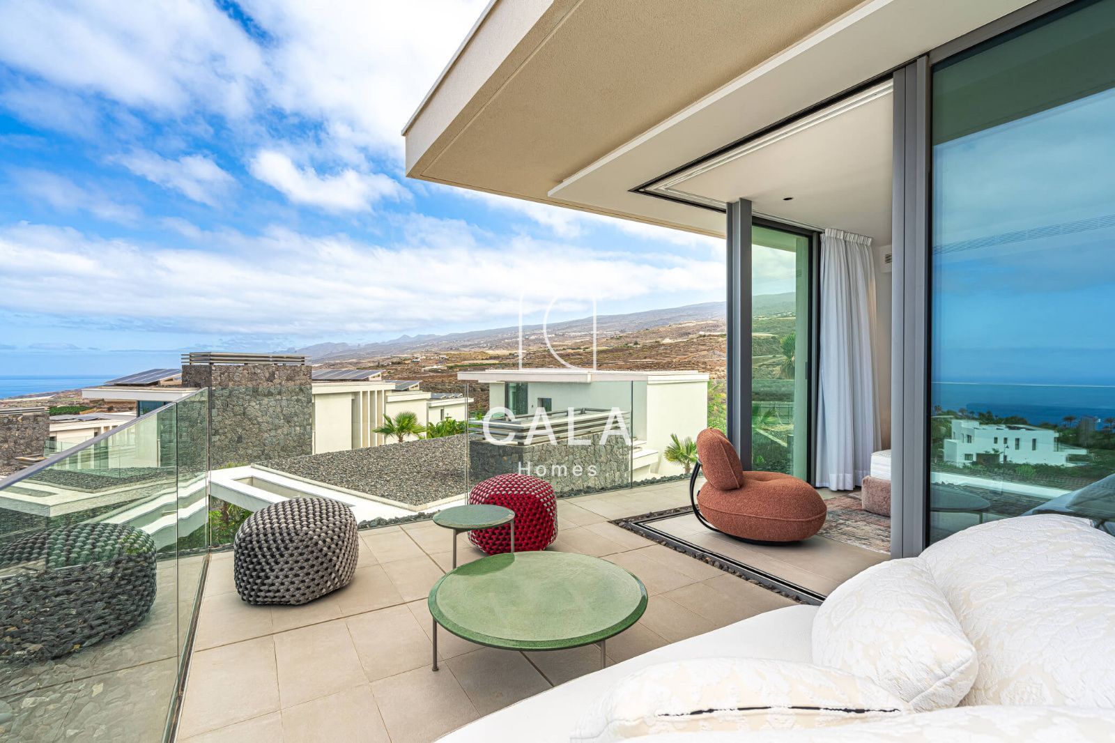 Exclusiva Villa Moderna en Venta en Abama Golf Resort con vistas panorámicas al océano Atlántico.