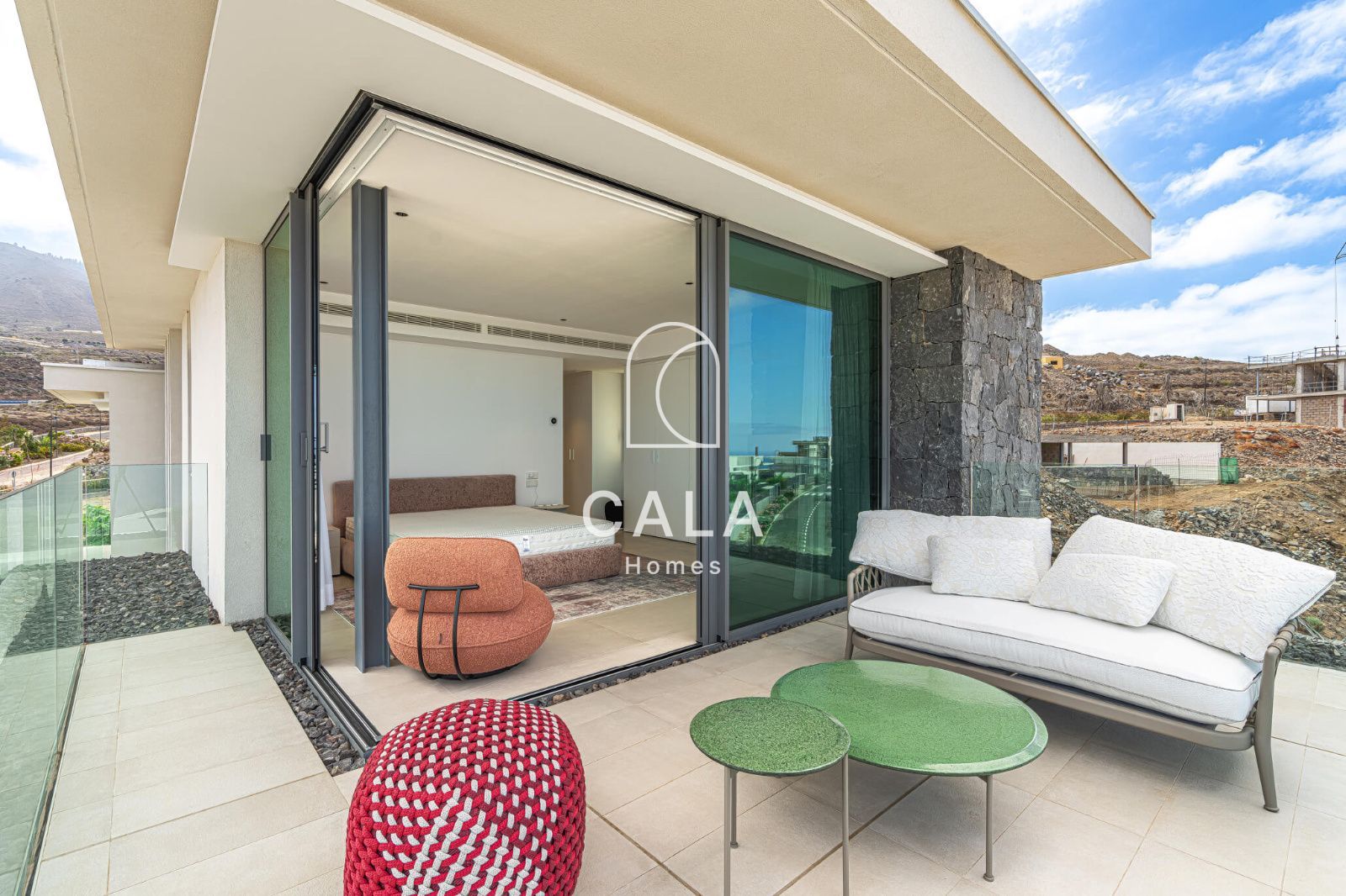 Exclusiva Villa Moderna en Venta en Abama Golf Resort con vistas panorámicas al océano Atlántico.