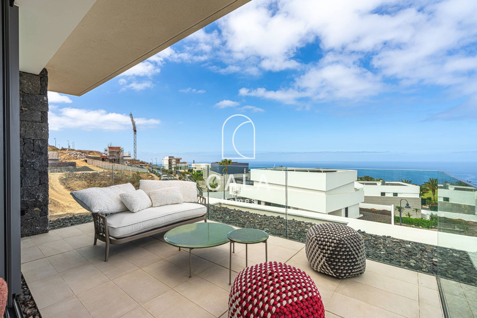 Exclusiva Villa Moderna en Venta en Abama Golf Resort con vistas panorámicas al océano Atlántico.