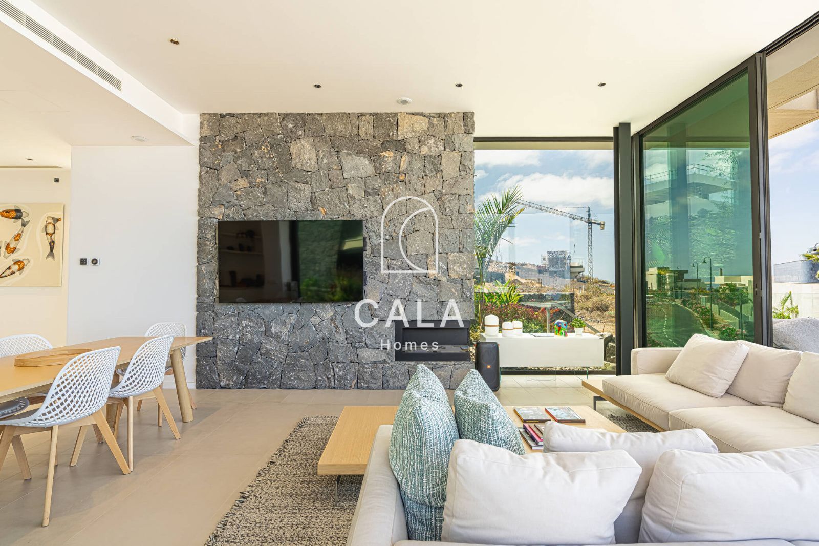 Exclusiva Villa Moderna en Venta en Abama Golf Resort con vistas panorámicas al océano Atlántico.