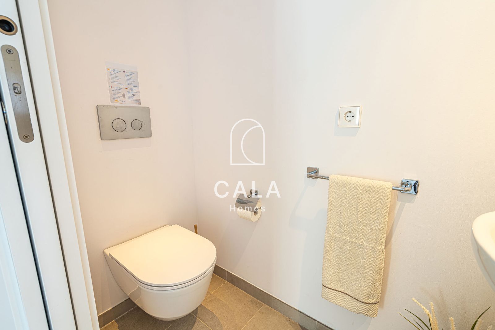 Exclusiva Villa Moderna en Venta en Abama Golf Resort con vistas panorámicas al océano Atlántico.