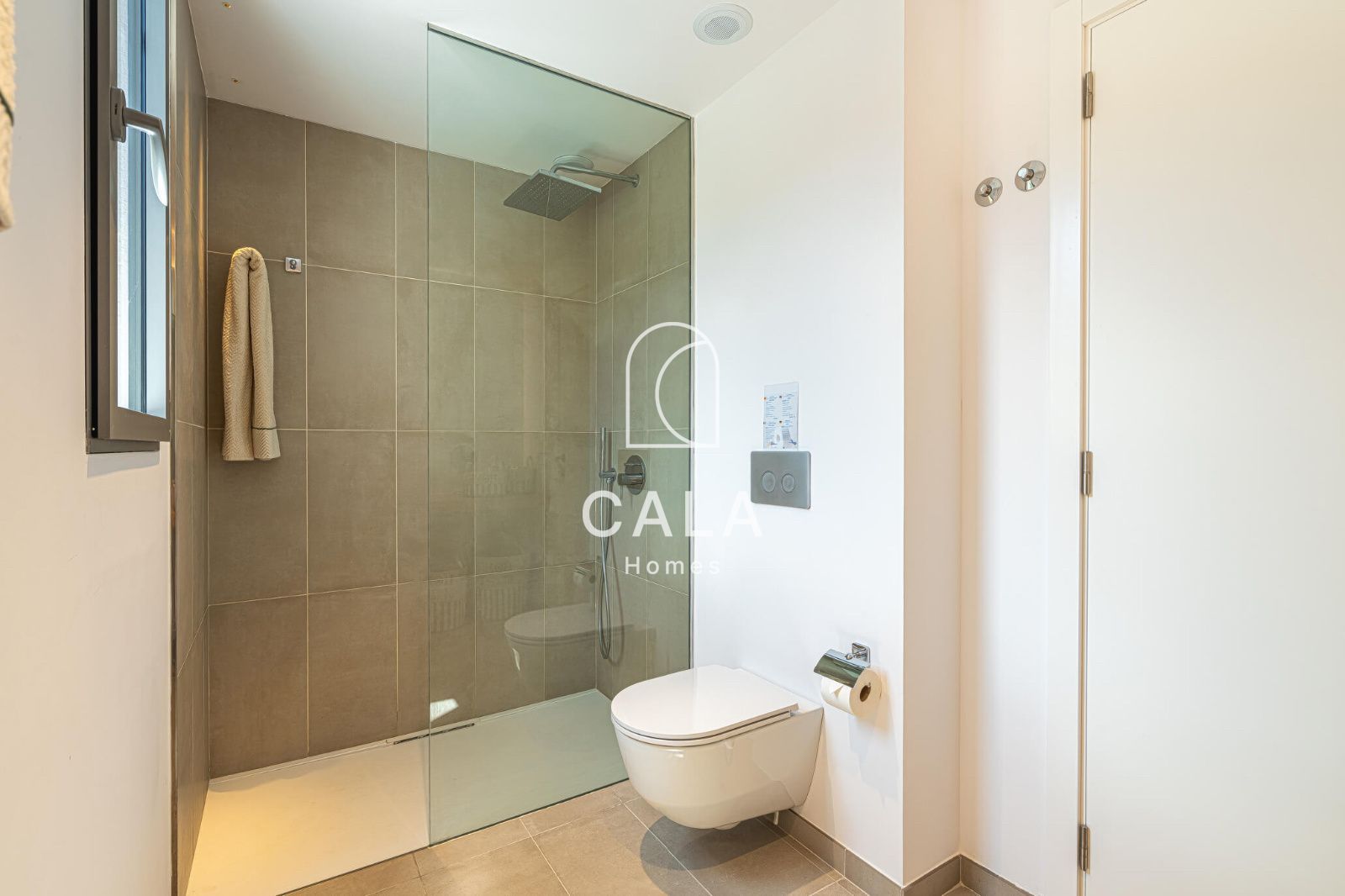 Exclusiva Villa Moderna en Venta en Abama Golf Resort con vistas panorámicas al océano Atlántico.