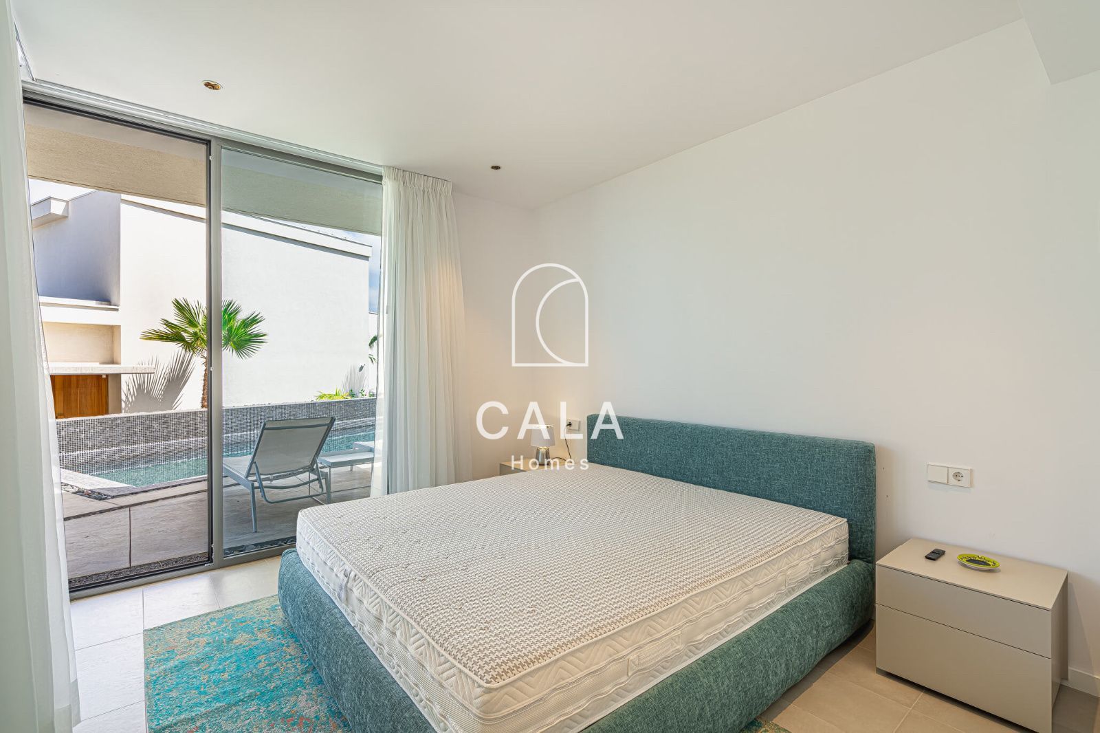 Exclusiva Villa Moderna en Venta en Abama Golf Resort con vistas panorámicas al océano Atlántico.