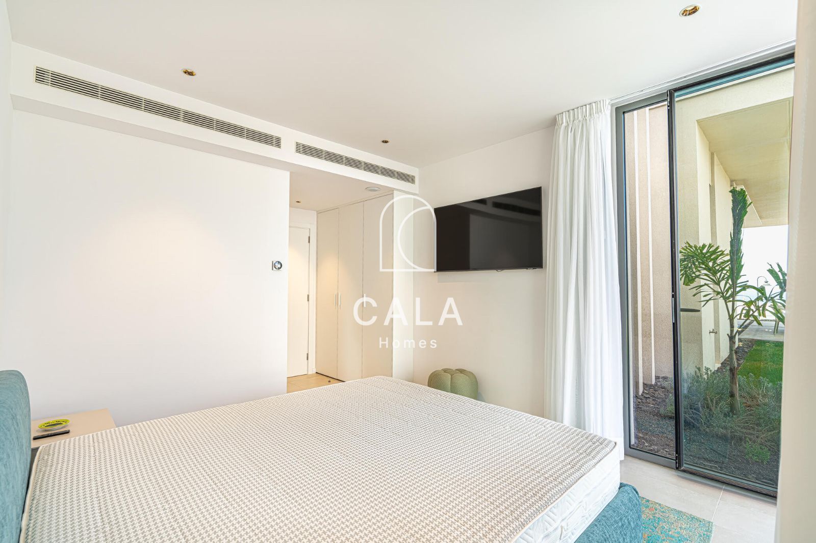 Exclusiva Villa Moderna en Venta en Abama Golf Resort con vistas panorámicas al océano Atlántico.