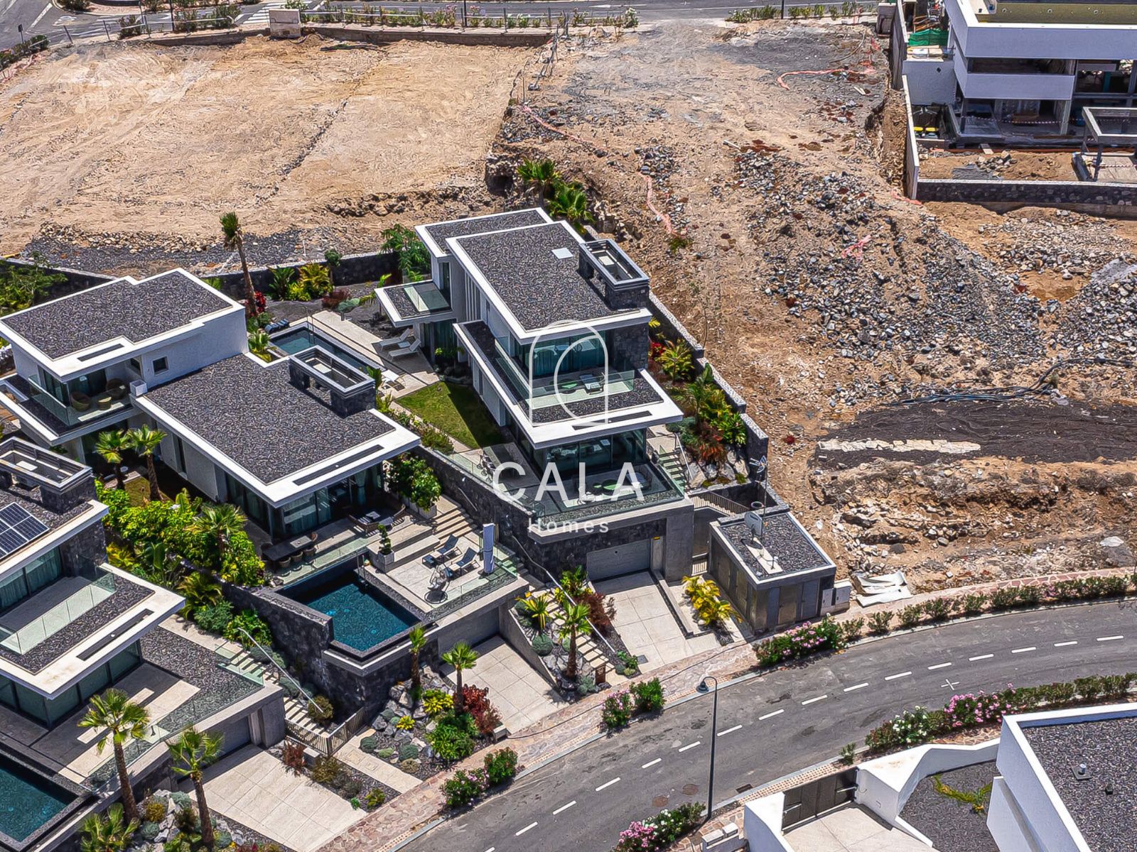 Exclusiva Villa Moderna en Venta en Abama Golf Resort con vistas panorámicas al océano Atlántico.