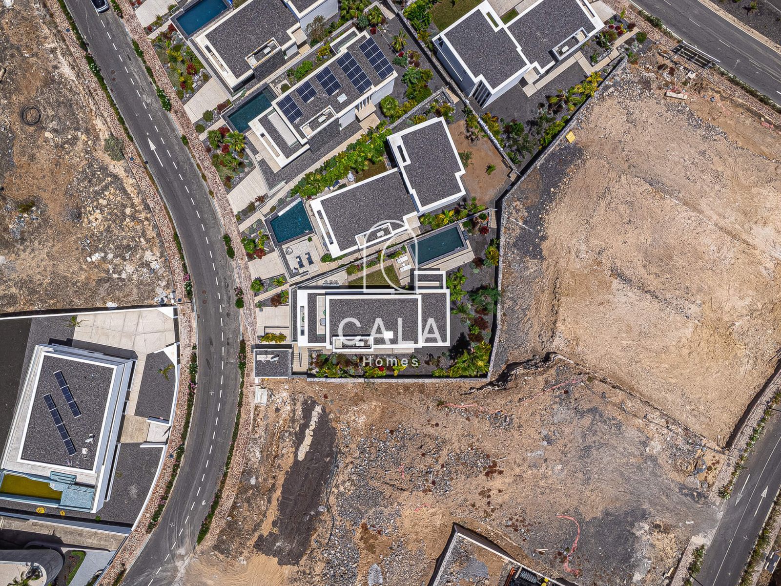 Exclusiva Villa Moderna en Venta en Abama Golf Resort con vistas panorámicas al océano Atlántico.