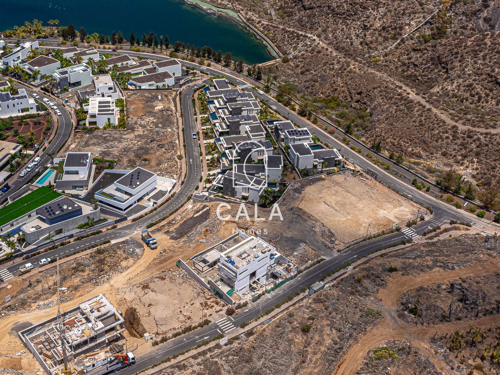 Exclusiva Villa Moderna en Venta en Abama Golf Resort con vistas panorámicas al océano Atlántico.