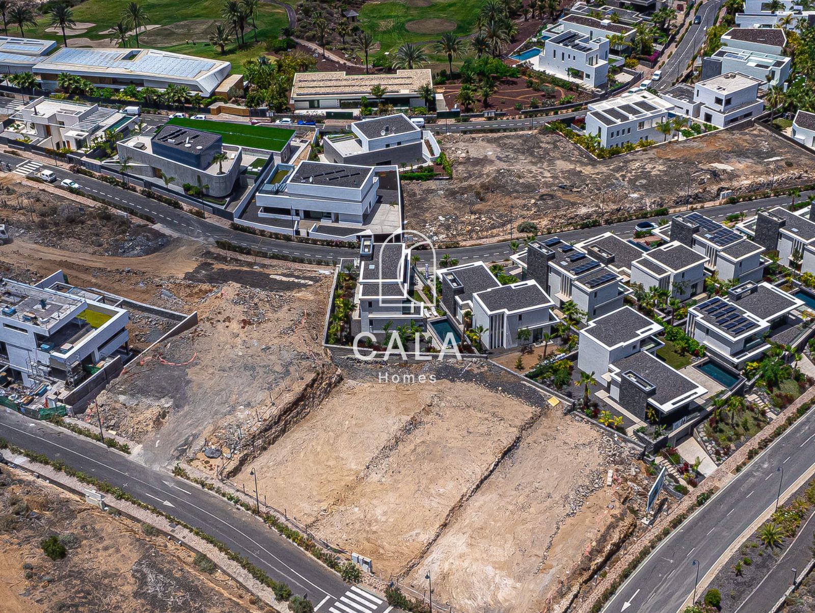 Exclusiva Villa Moderna en Venta en Abama Golf Resort con vistas panorámicas al océano Atlántico.