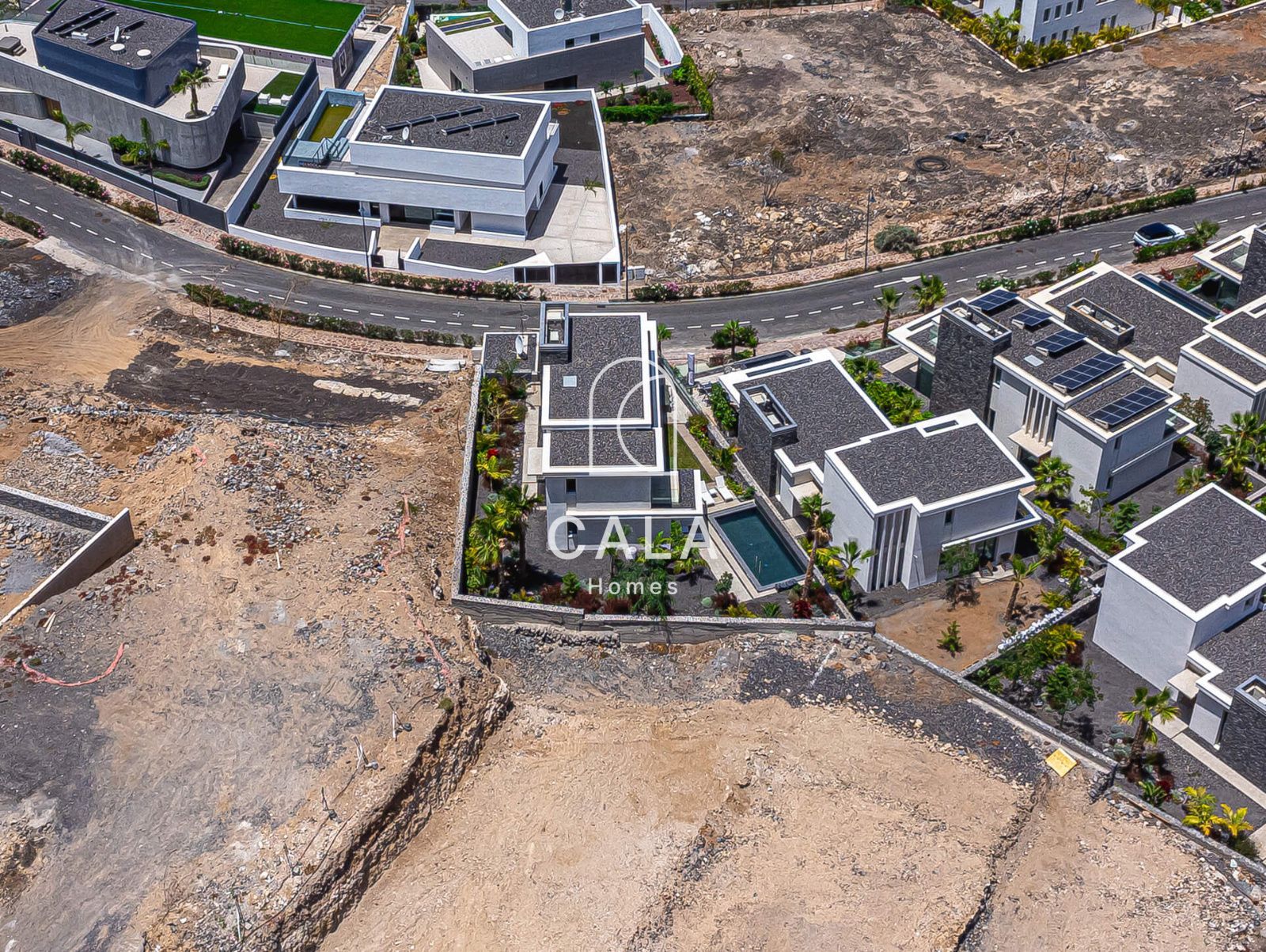 Exclusiva Villa Moderna en Venta en Abama Golf Resort con vistas panorámicas al océano Atlántico.