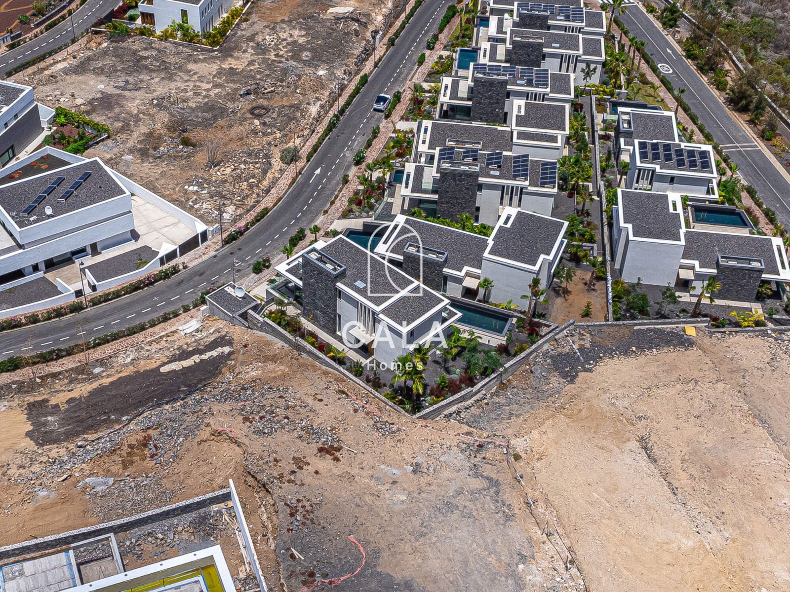 Exclusiva Villa Moderna en Venta en Abama Golf Resort con vistas panorámicas al océano Atlántico.