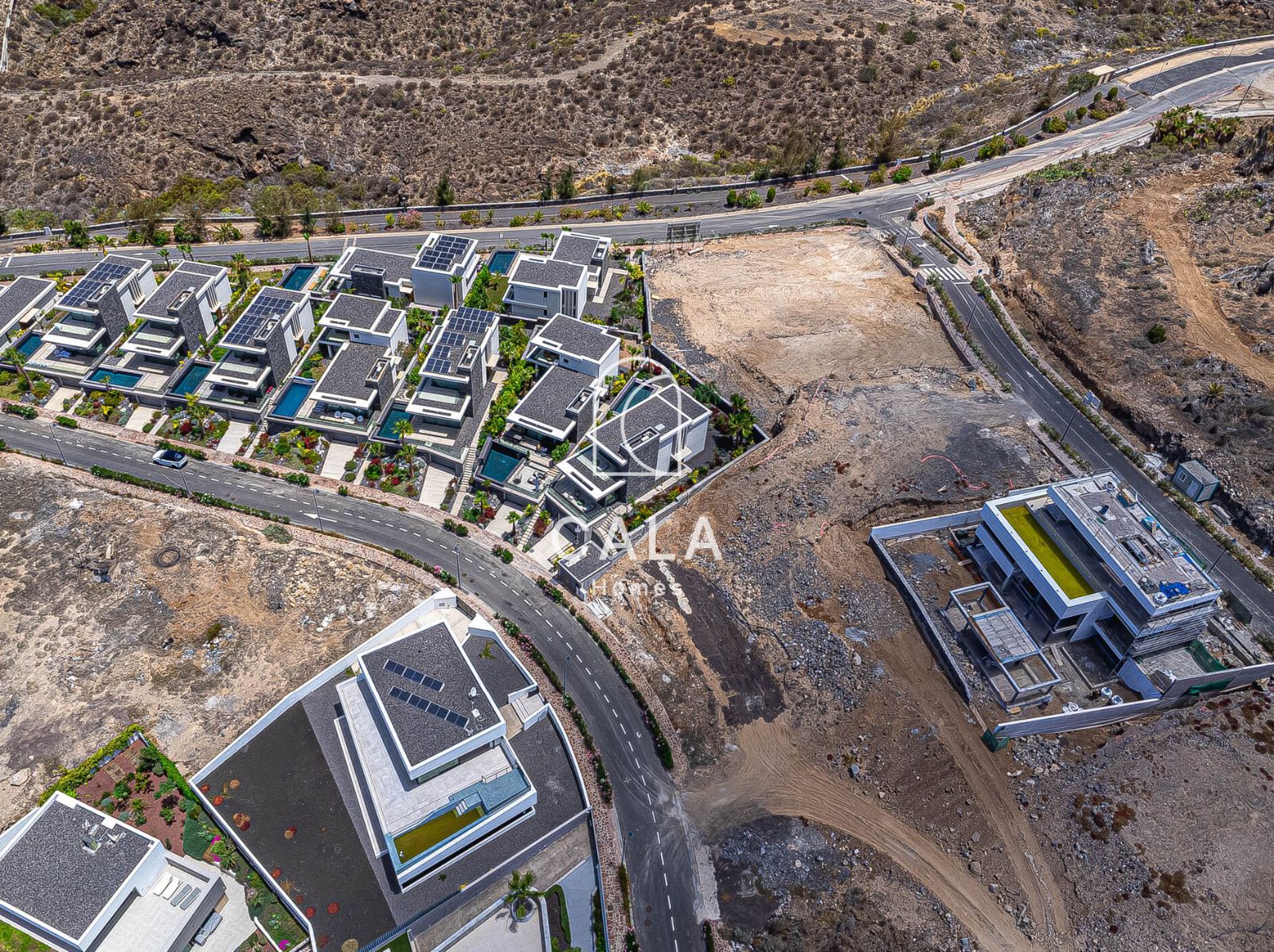 Exclusiva Villa Moderna en Venta en Abama Golf Resort con vistas panorámicas al océano Atlántico.