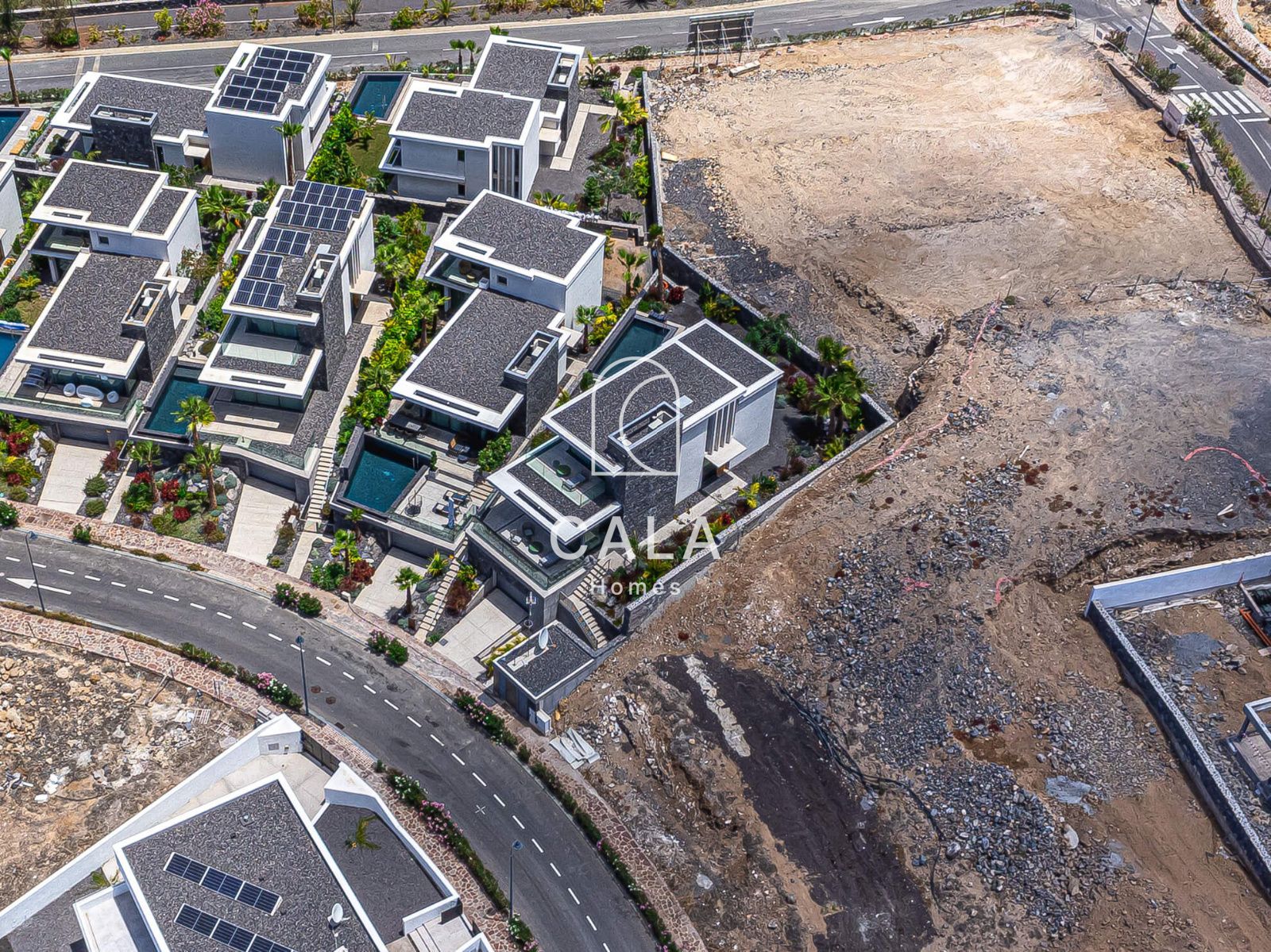 Exclusiva Villa Moderna en Venta en Abama Golf Resort con vistas panorámicas al océano Atlántico.