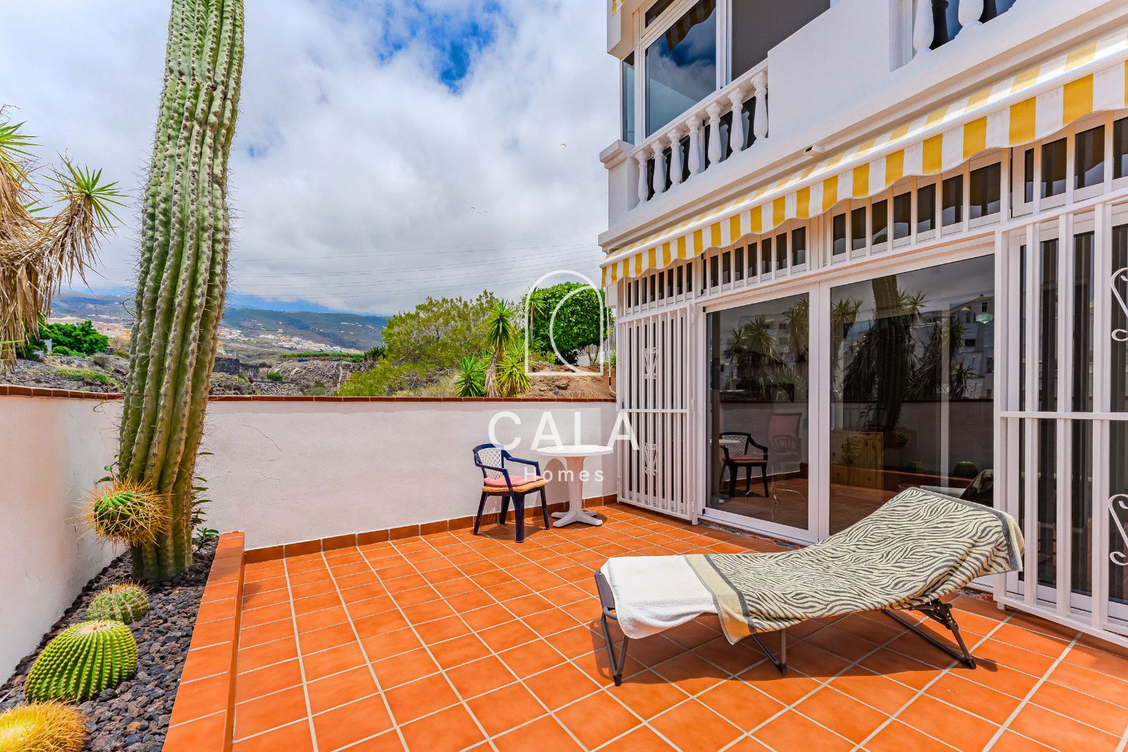 Bright Corner Duplex with Sea View in Callao Salvaje