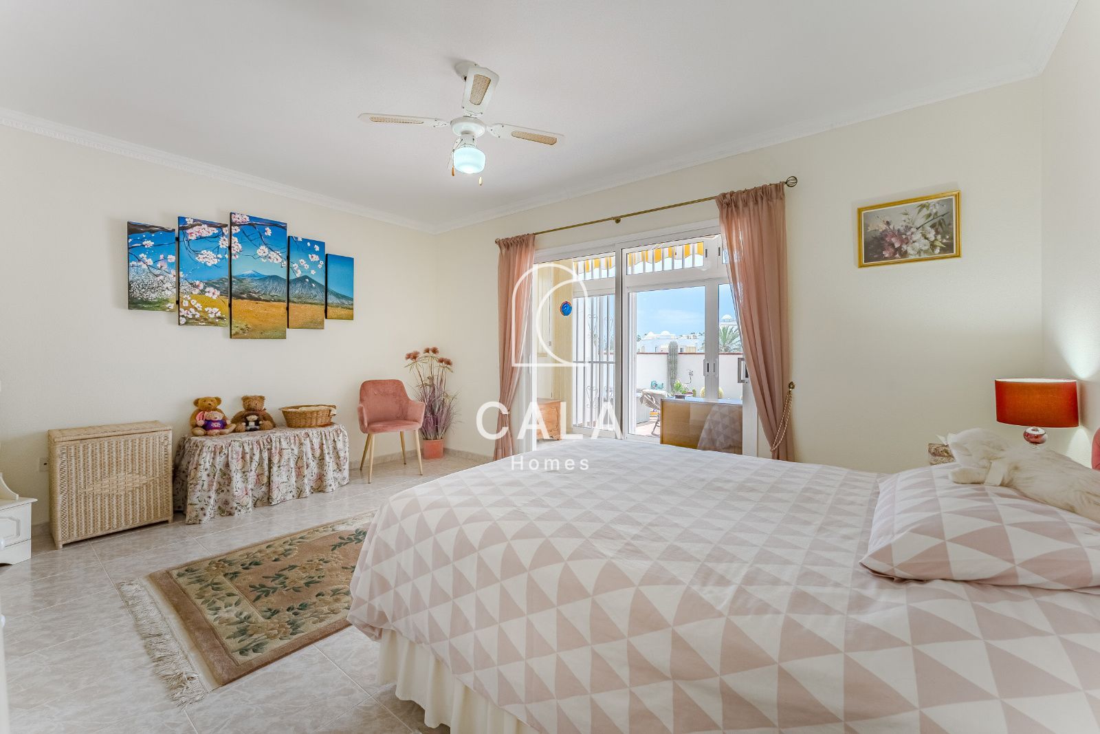 Bright Corner Duplex with Sea View in Callao Salvaje