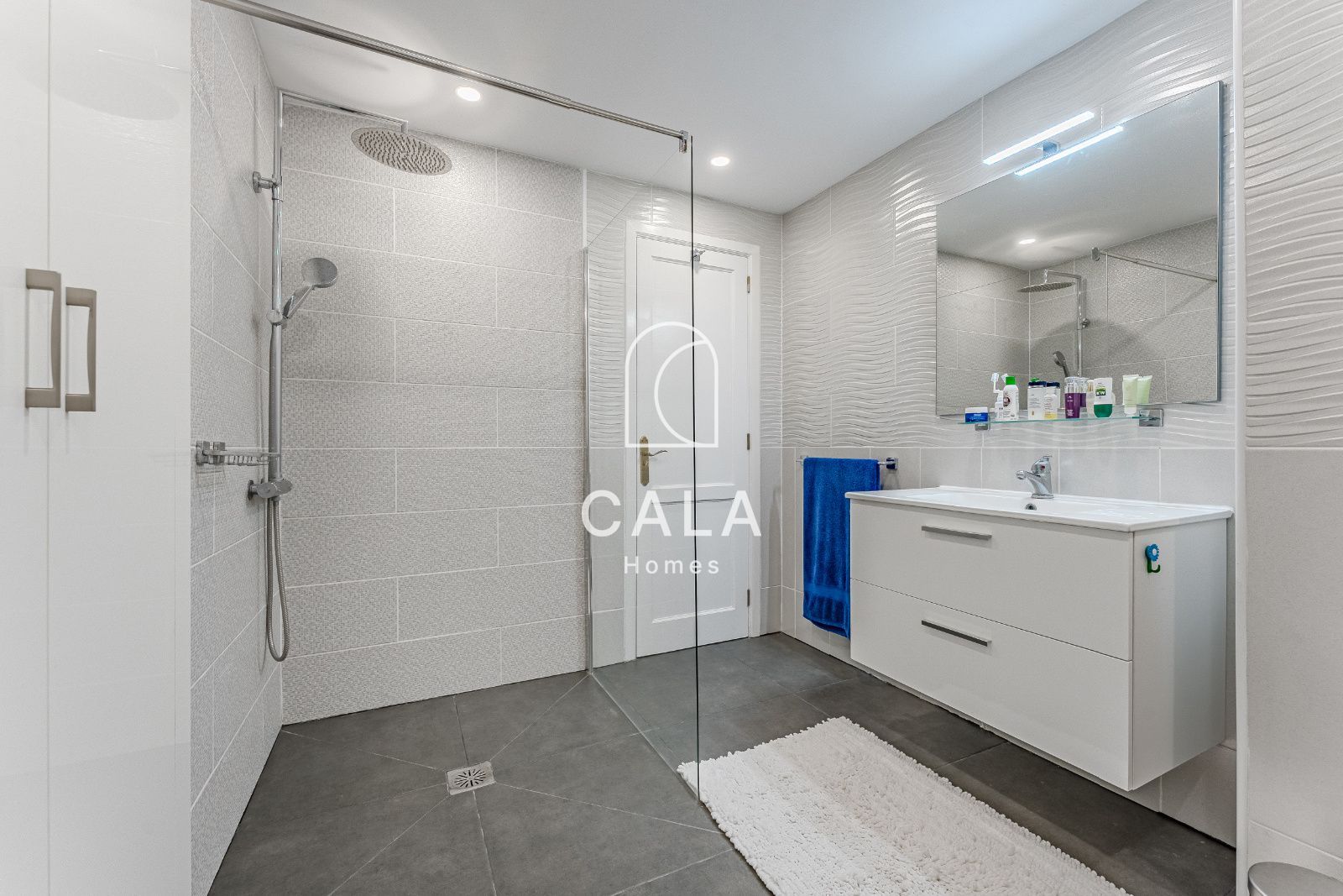 Bright Corner Duplex with Sea View in Callao Salvaje