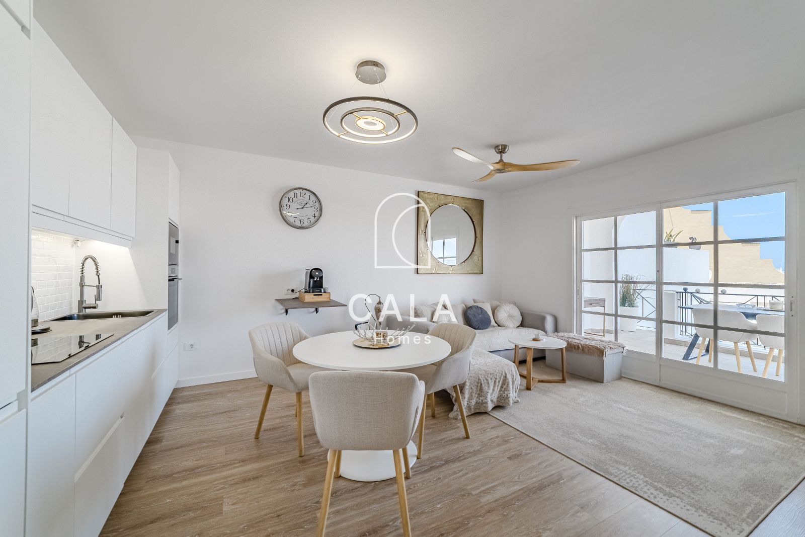 Apartamento reformado con vistas al mar y jardín en Costa Adeje