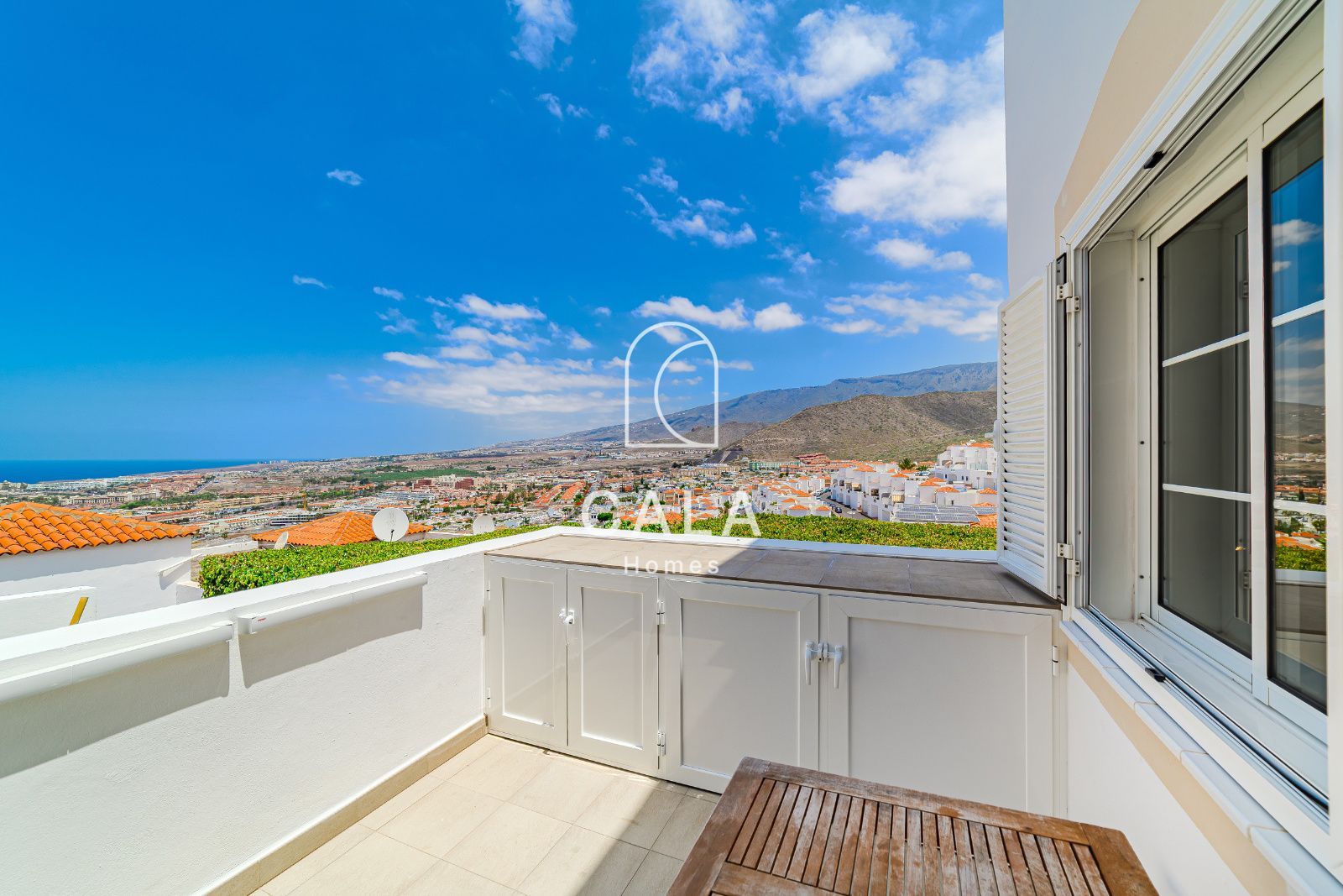 Apartamento reformado con vistas al mar y jardín en Costa Adeje