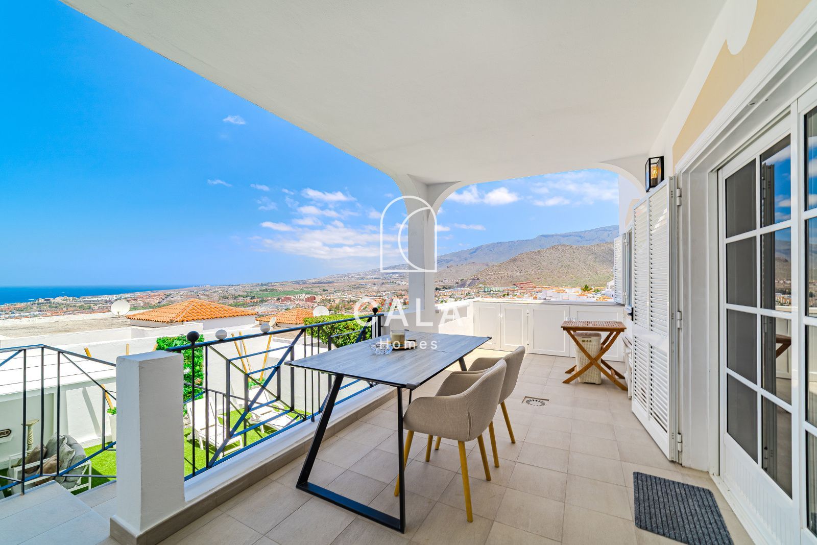 Apartamento reformado con vistas al mar y jardín en Costa Adeje
