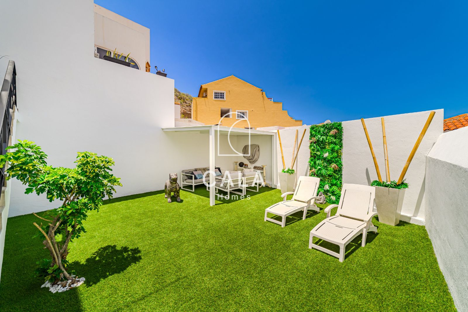 Apartamento reformado con vistas al mar y jardín en Costa Adeje