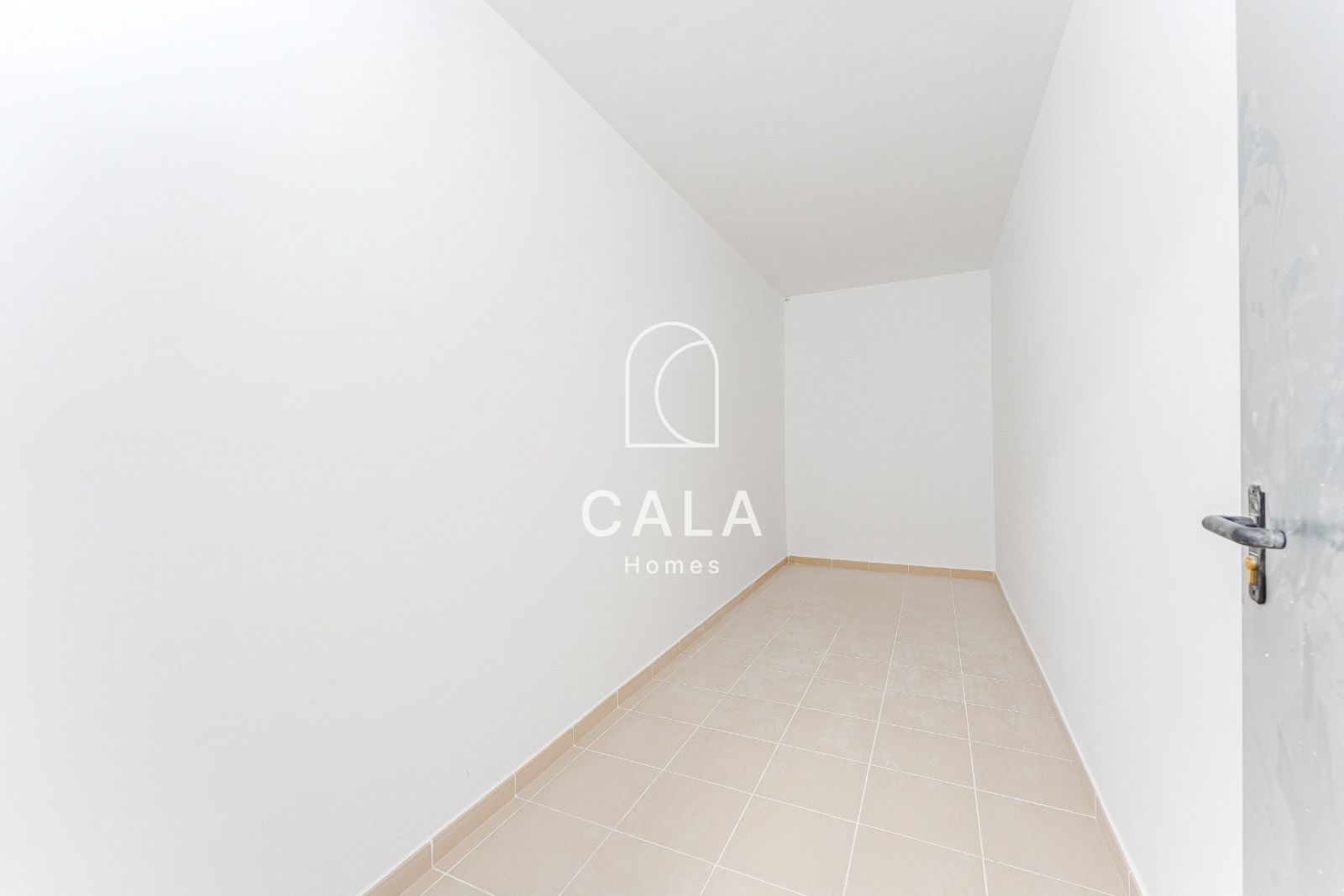 ¡Estrena hogar! Piso moderno de 2 habitaciones y 2 baños, totalmente reformado.