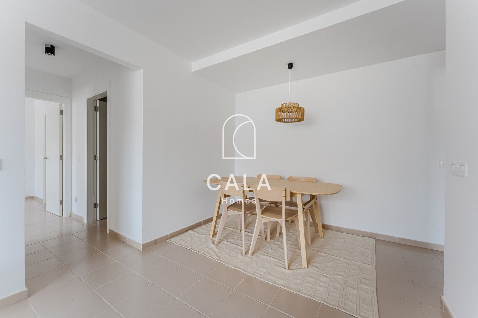 ¡Estrena hogar! Piso moderno de 2 habitaciones y 2 baños, totalmente reformado.