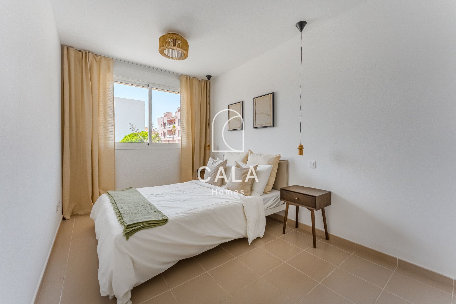 ¡Estrena hogar! Piso moderno de 2 habitaciones y 2 baños, totalmente reformado.