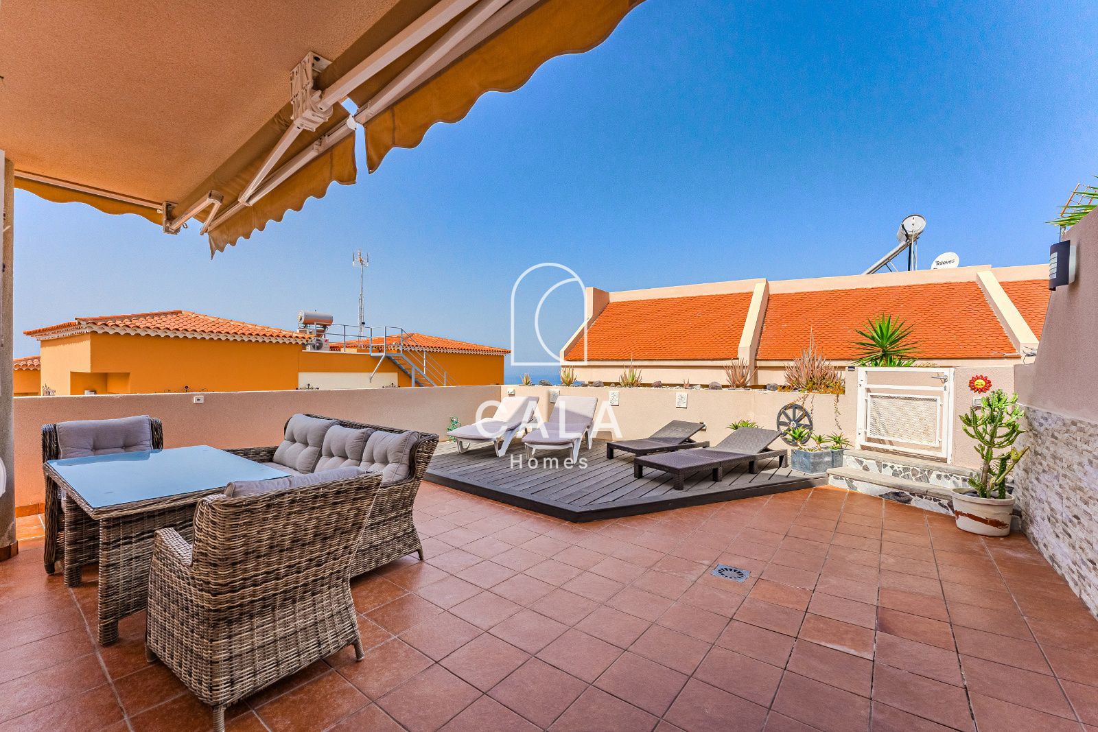 Beautiful Townhouse with Sea Views in Puerto de Santiago