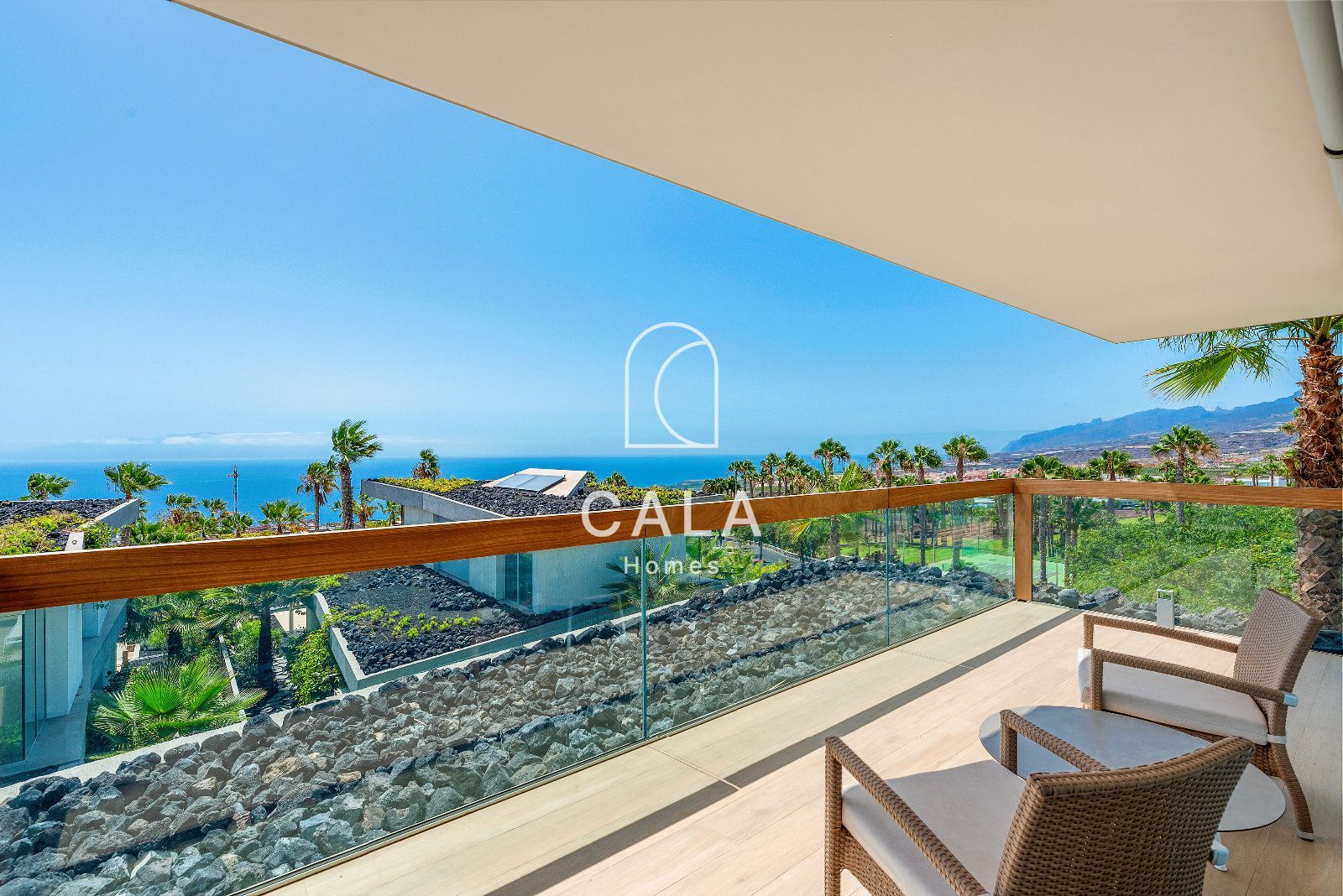 Lujosa villa de tres dormitorios con piscina privada y vistas al golf y al mar en el prestigioso Abama Resort