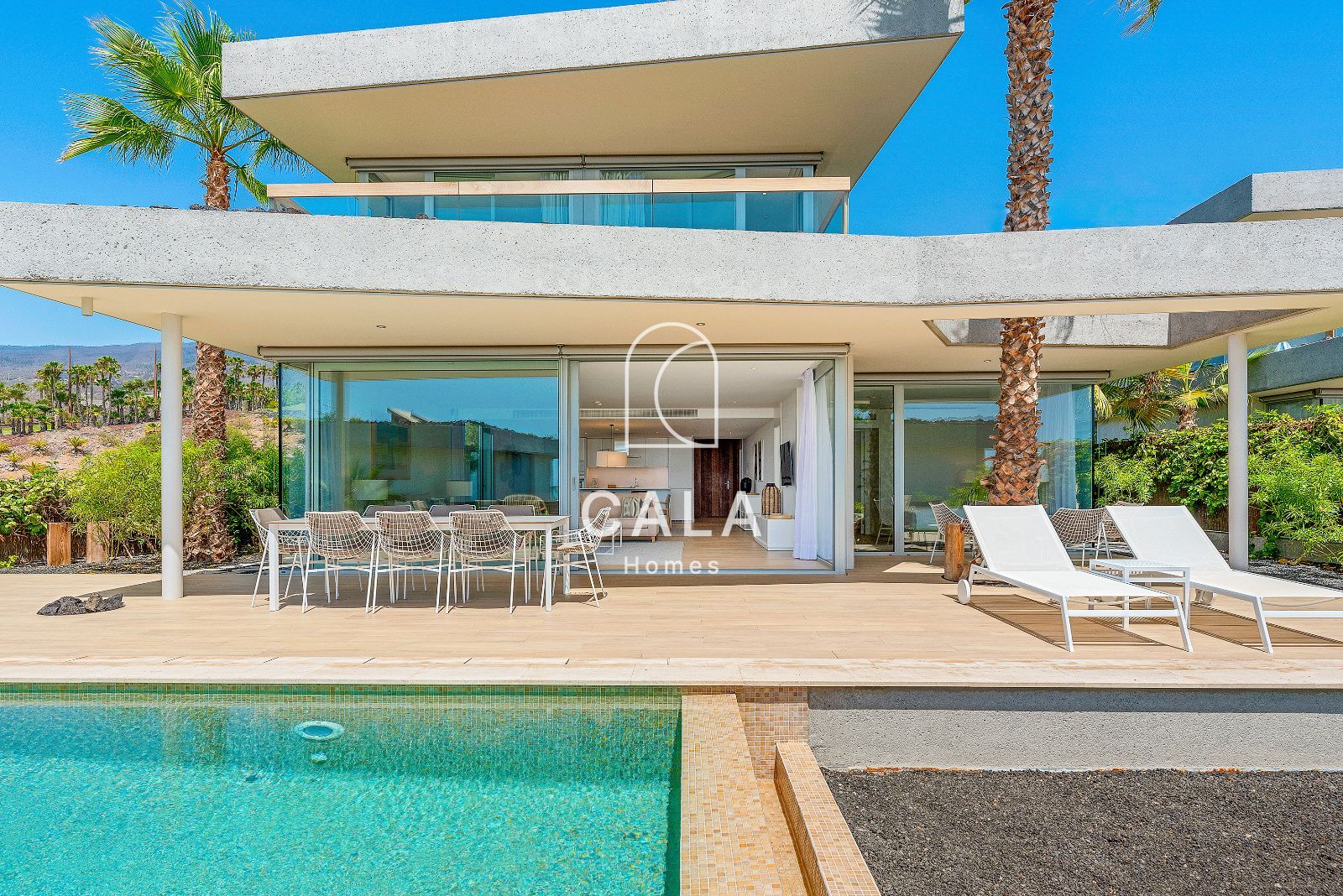 Lujosa villa de tres dormitorios con piscina privada y vistas al golf y al mar en el prestigioso Abama Resort