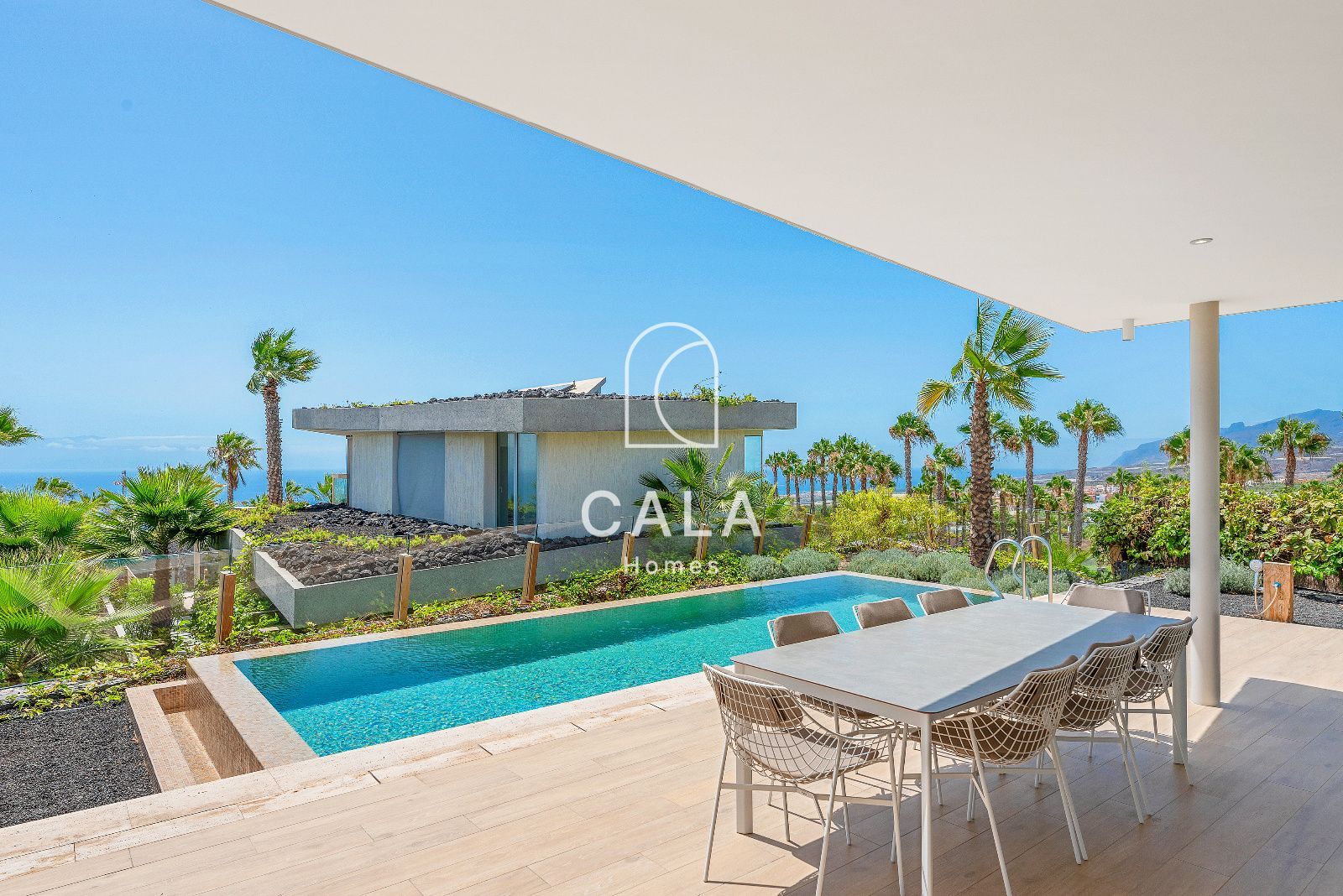 Lujosa villa de tres dormitorios con piscina privada y vistas al golf y al mar en el prestigioso Abama Resort