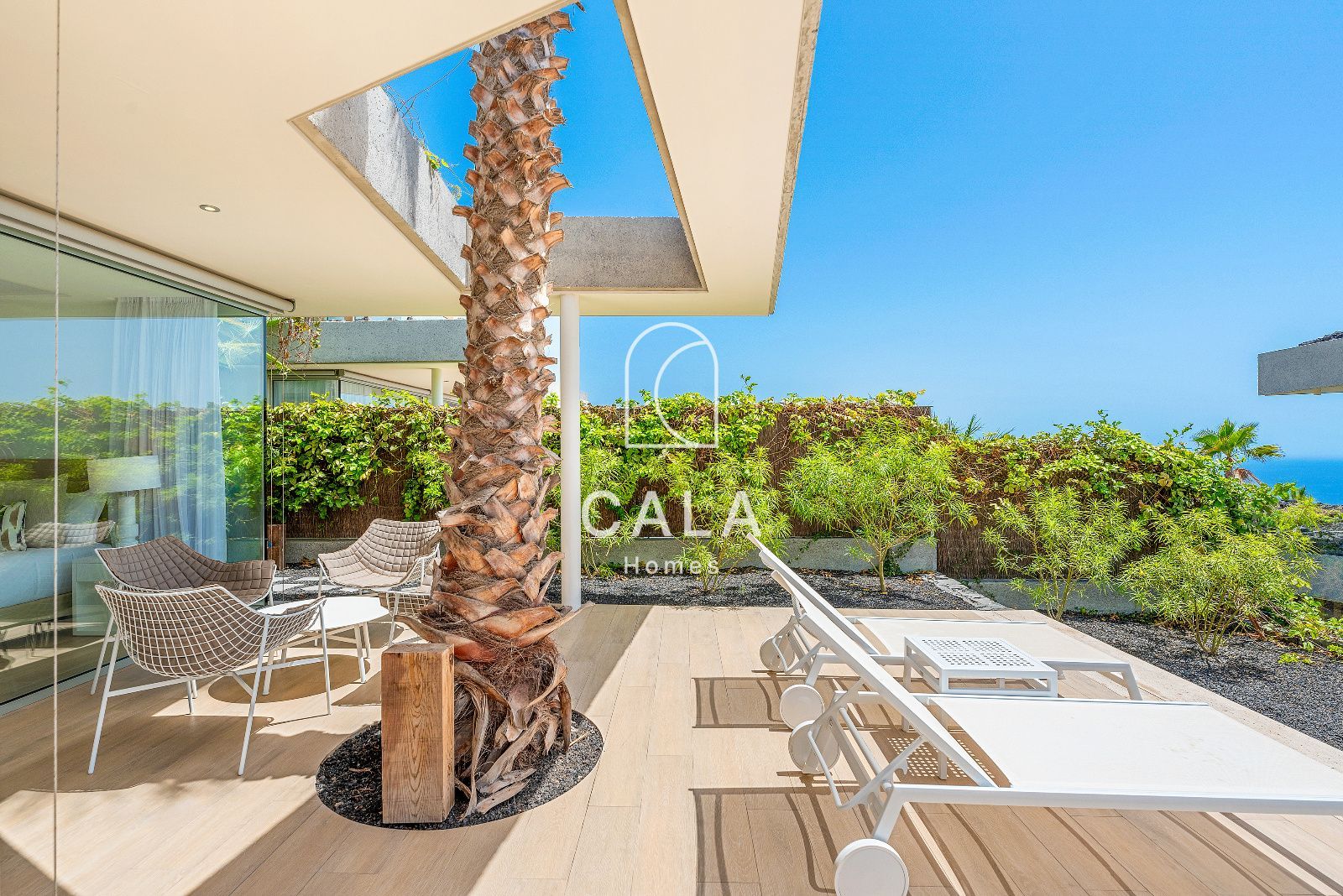 Lujosa villa de tres dormitorios con piscina privada y vistas al golf y al mar en el prestigioso Abama Resort