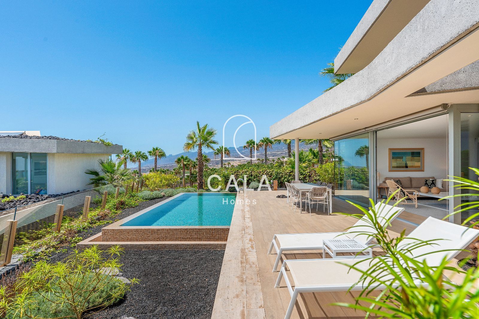 Lujosa villa de tres dormitorios con piscina privada y vistas al golf y al mar en el prestigioso Abama Resort