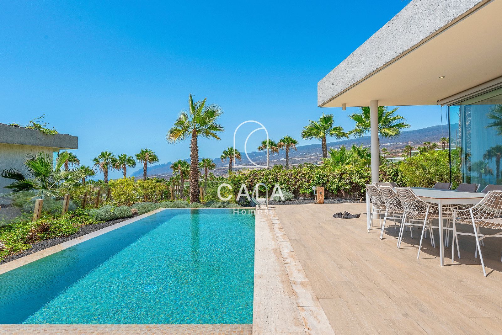 Lujosa villa de tres dormitorios con piscina privada y vistas al golf y al mar en el prestigioso Abama Resort
