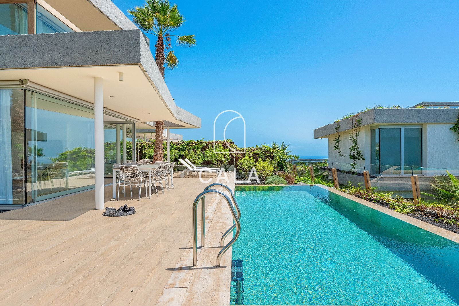 Lujosa villa de tres dormitorios con piscina privada y vistas al golf y al mar en el prestigioso Abama Resort