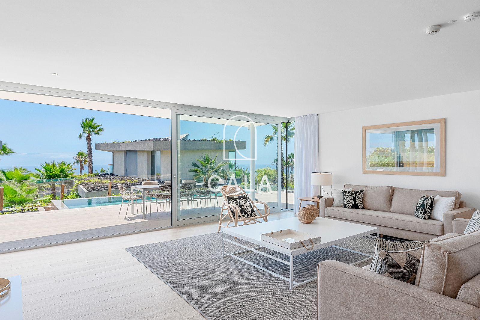 Lujosa villa de tres dormitorios con piscina privada y vistas al golf y al mar en el prestigioso Abama Resort