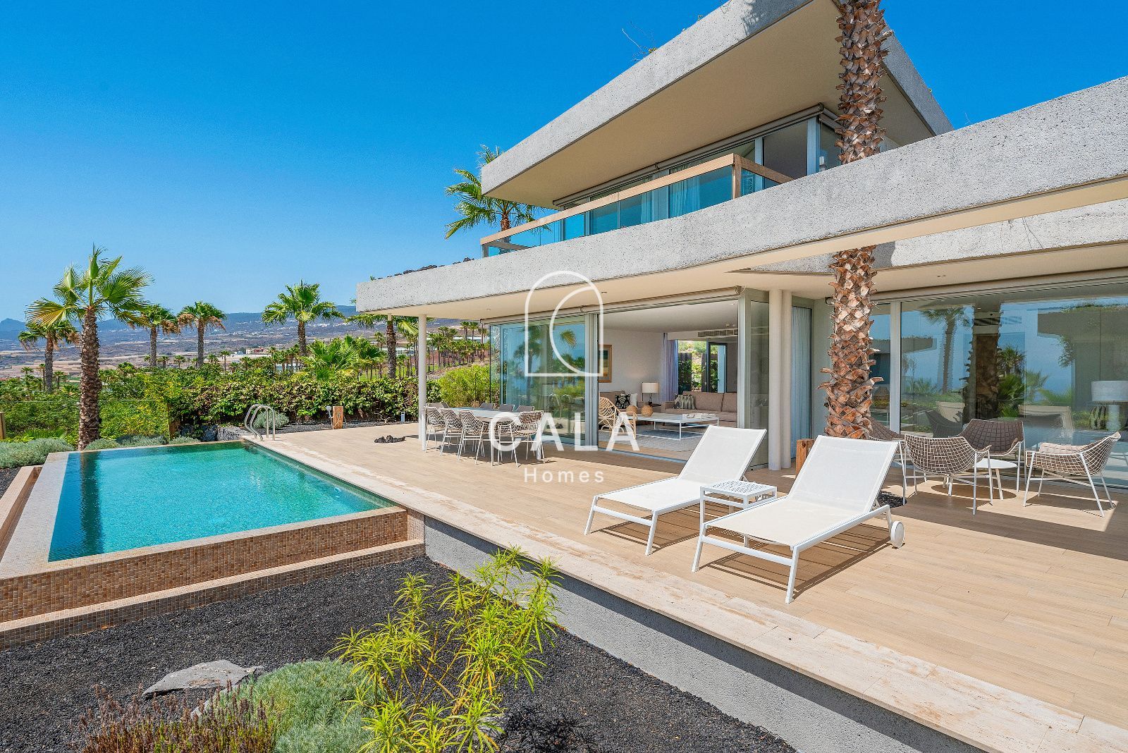 Lujosa villa de tres dormitorios con piscina privada y vistas al golf y al mar en el prestigioso Abama Resort