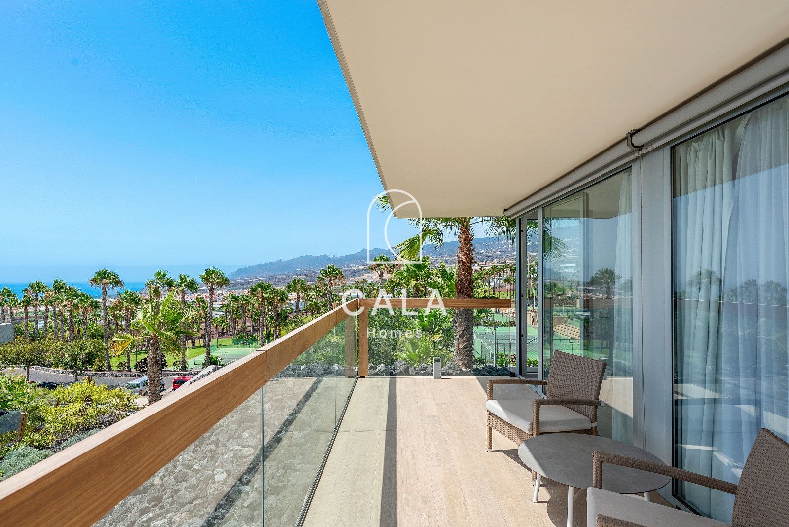 Lujosa villa de tres dormitorios con piscina privada y vistas al golf y al mar en el prestigioso Abama Resort
