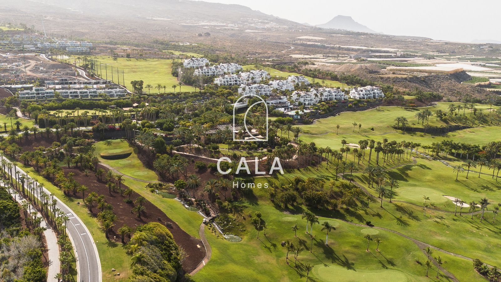 Lujosa villa de tres dormitorios con piscina privada y vistas al golf y al mar en el prestigioso Abama Resort