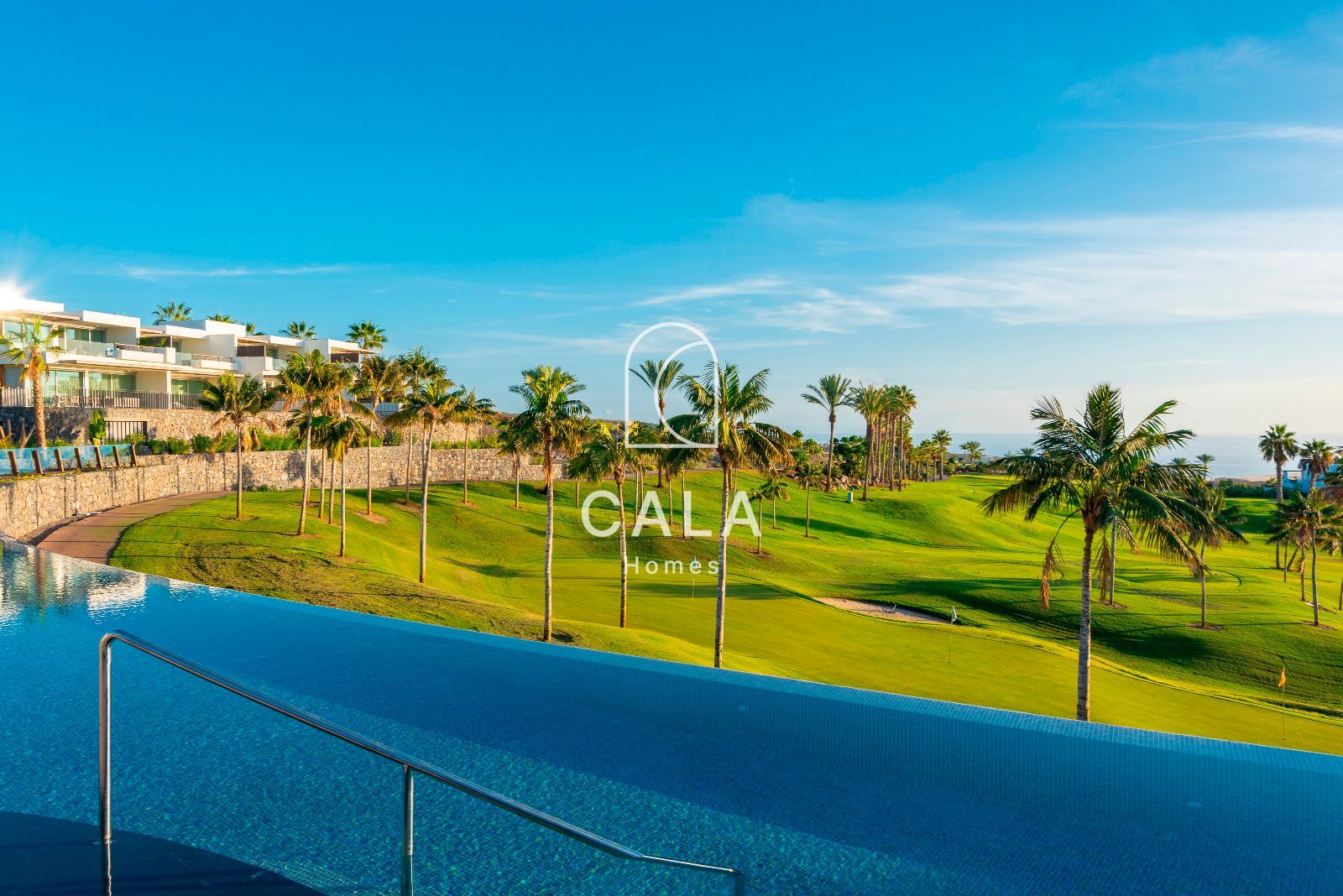 Lujosa villa de tres dormitorios con piscina privada y vistas al golf y al mar en el prestigioso Abama Resort