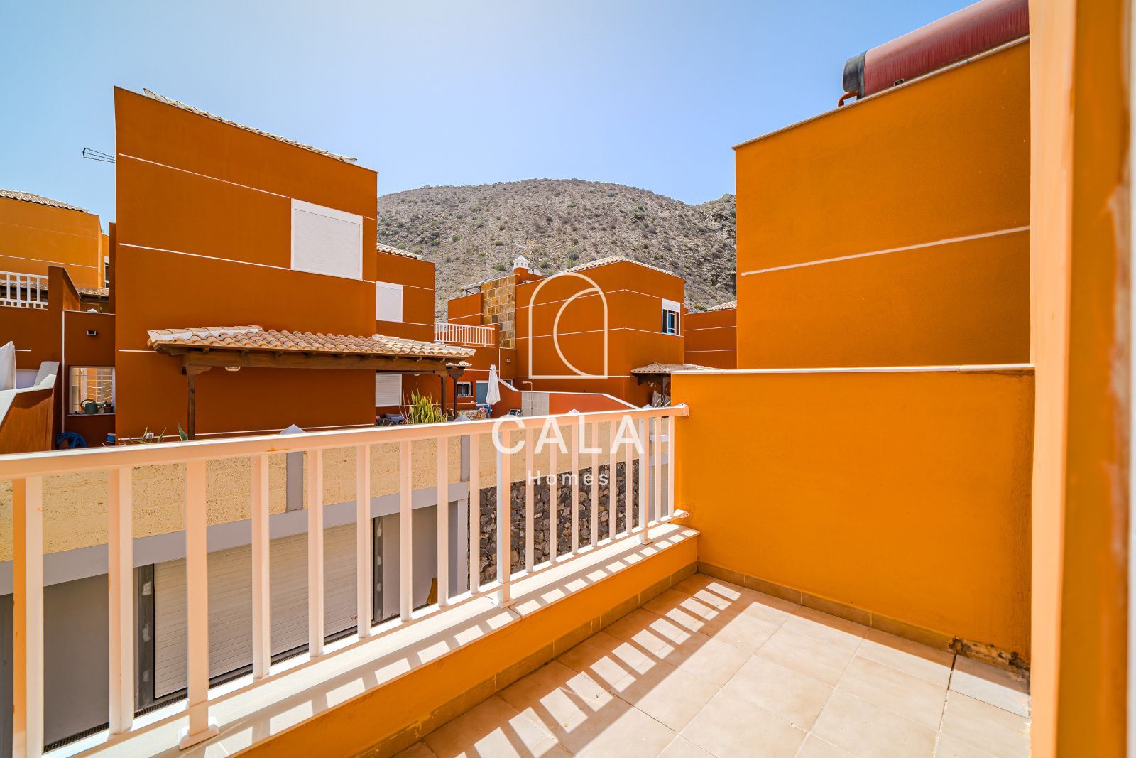 CHALET INDEPENDIENTE 5 HABITACIONES 5 BAÑOS, PISCINA PRIVADA EN LOS CRISTIANOS