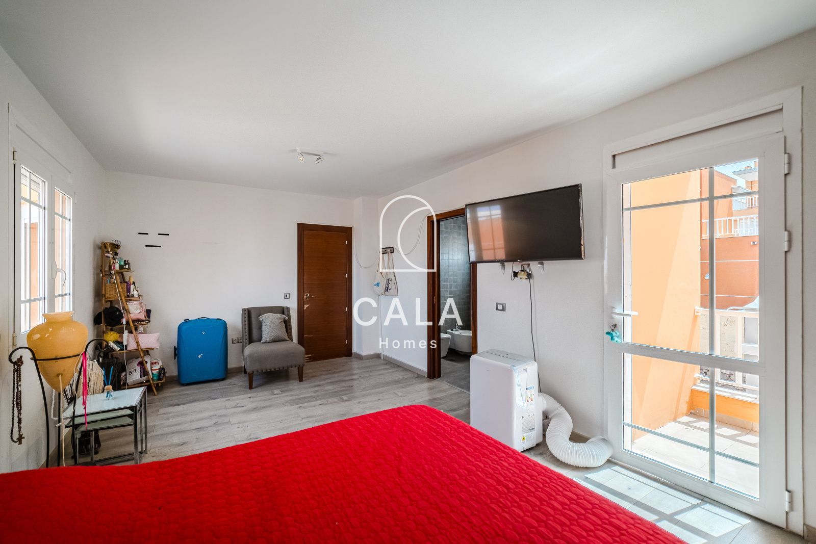 CHALET INDEPENDIENTE 5 HABITACIONES 5 BAÑOS, PISCINA PRIVADA EN LOS CRISTIANOS