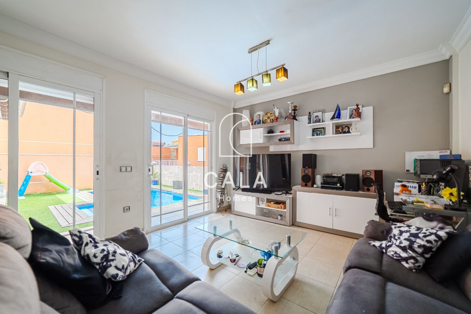 CHALET INDEPENDIENTE 5 HABITACIONES 5 BAÑOS, PISCINA PRIVADA EN LOS CRISTIANOS