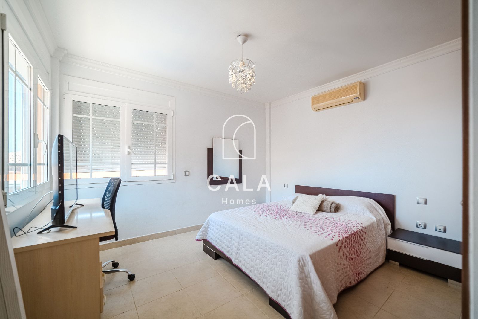 CHALET INDEPENDIENTE 5 HABITACIONES 5 BAÑOS, PISCINA PRIVADA EN LOS CRISTIANOS