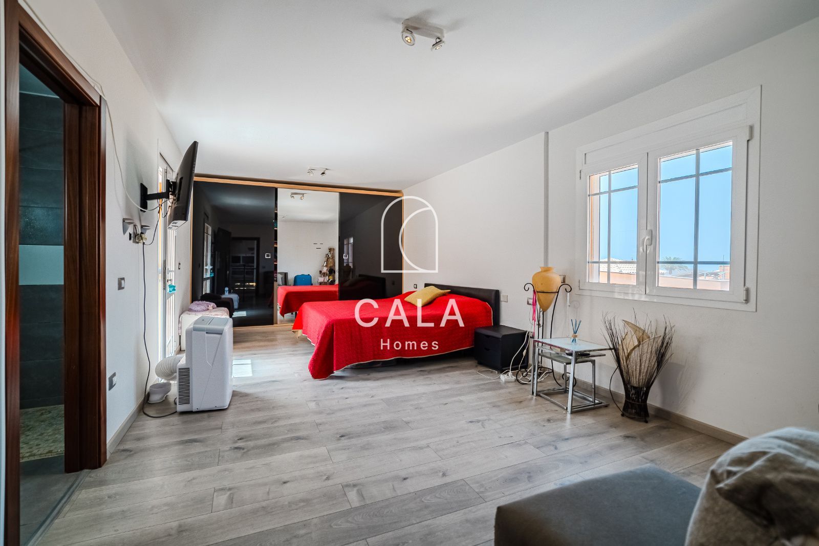 CHALET INDEPENDIENTE 5 HABITACIONES 5 BAÑOS, PISCINA PRIVADA EN LOS CRISTIANOS
