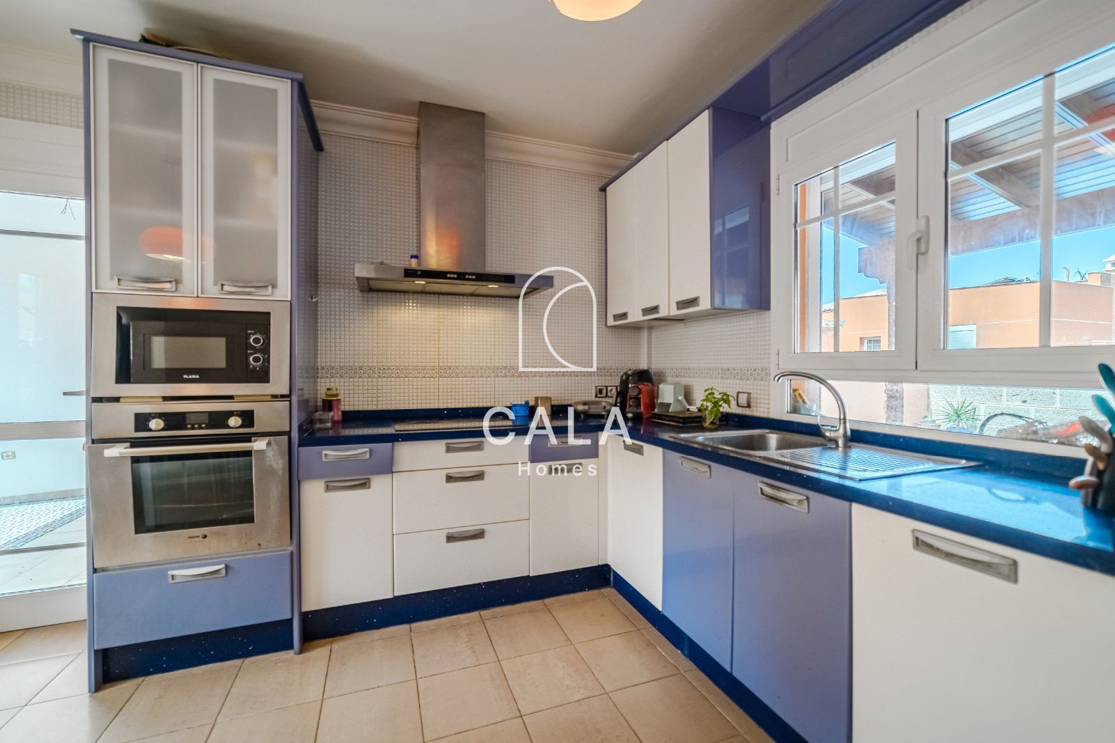 CHALET INDEPENDIENTE 5 HABITACIONES 5 BAÑOS, PISCINA PRIVADA EN LOS CRISTIANOS